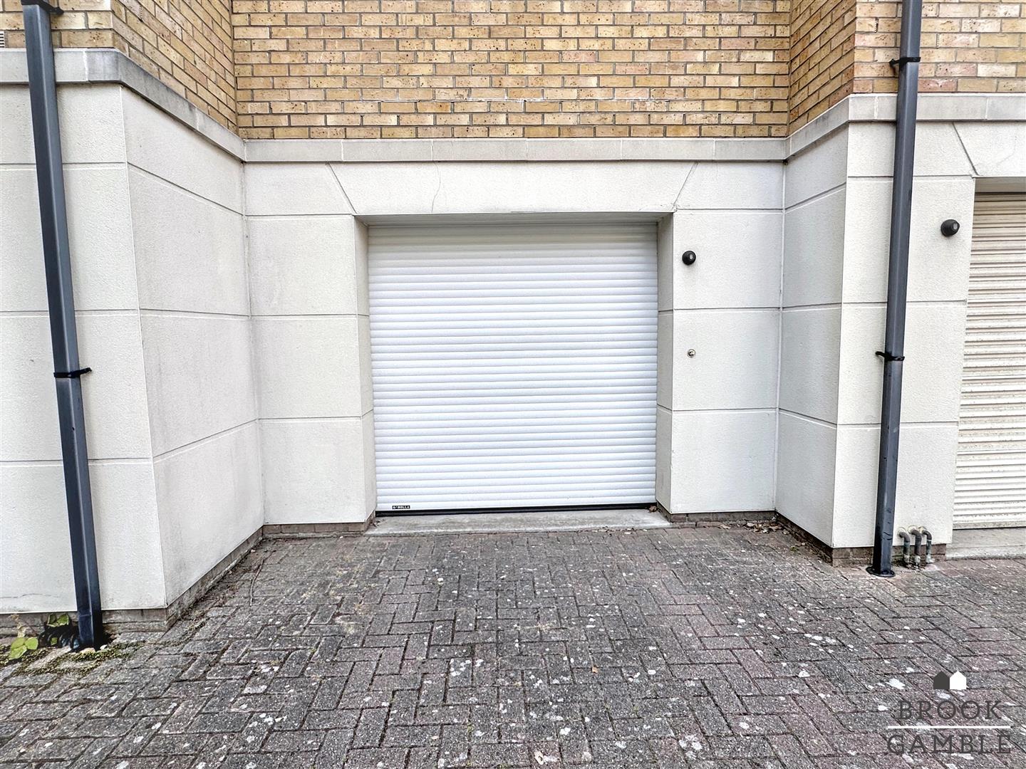 2 Bedroom Flat - Purpose Built. Callao Quay in Eastbourne, East Sussex 15